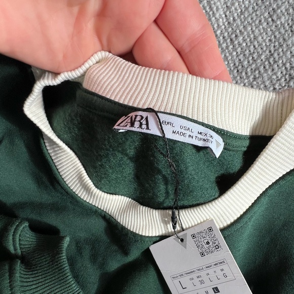 Sweatshirt - Picture 2 of 5